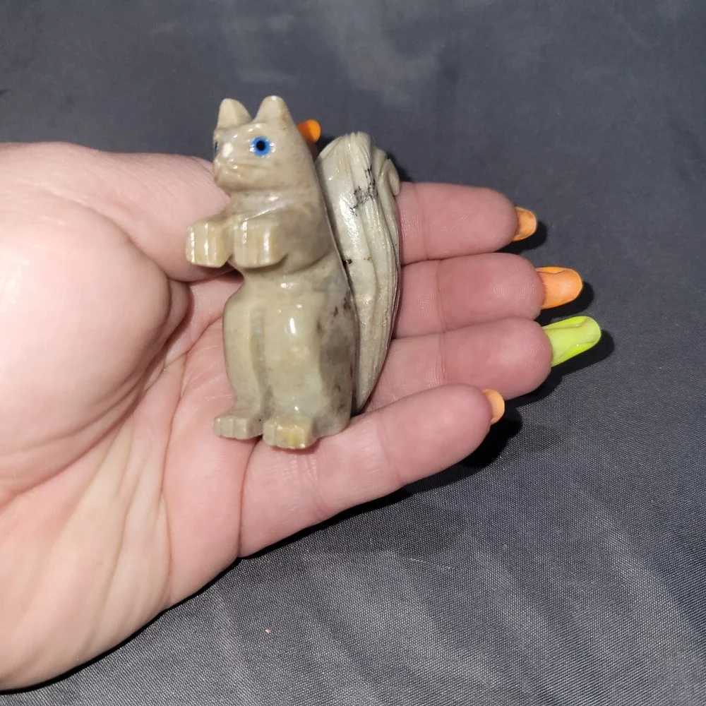 Vtg Hand Carved Brown Tan 2.5